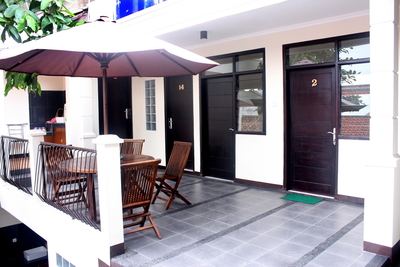 Bantal Guling Guesthouse Trans