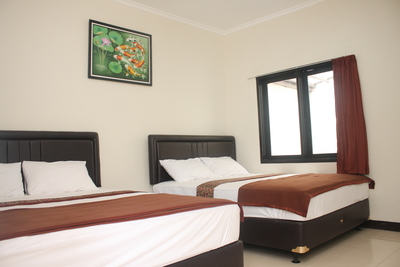 Bantal Guling Guesthouse Trans