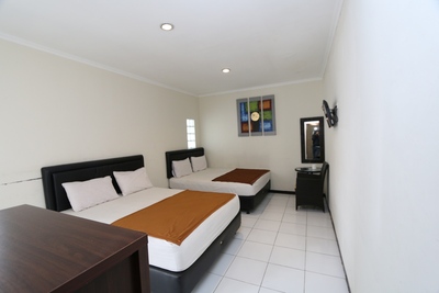 Bantal Guling Guesthouse Trans