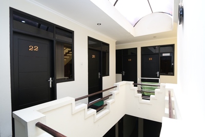 Bantal Guling Guesthouse Trans