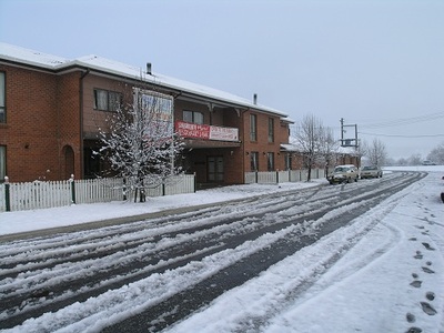 Snow Gate Motel & Apartments
