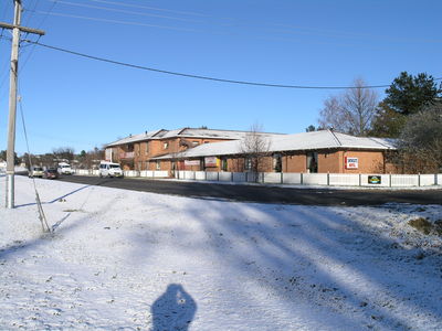 Snow Gate Motel & Apartments