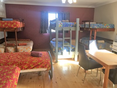 Snow Gate Motel & Apartments