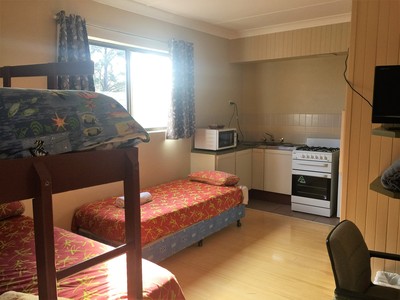 Snow Gate Motel & Apartments