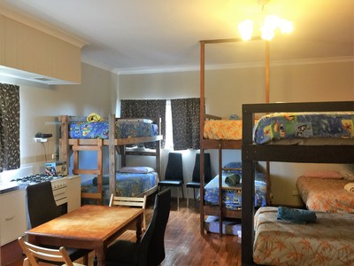 Snow Gate Motel & Apartments