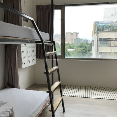 Corner Hostel & Cafe