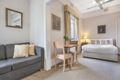 Deluxe Ensuite Studio