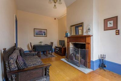 Wellington - One Bedroom Apartment with Kitchen and Lounge 