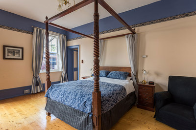 Wellington - One Bedroom Apartment with Kitchen and Lounge 