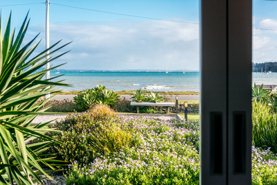 Luxury Waterfront Suite Super King Bed