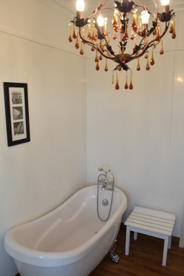 Queen Room with shared bathroom