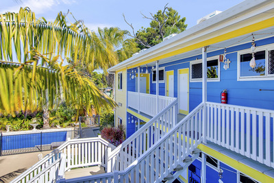 FAMILY ROOM with BUNK BED