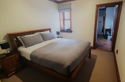 Hotel Room - Queen Bed with Private Ensuite