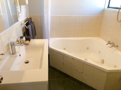 King Studio with spa bath - Standard Rate