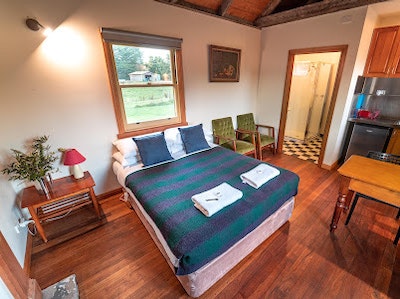 The Woolclasser's Hut Standard