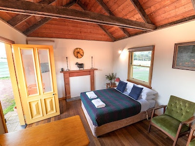 The Woolclasser's Hut Standard