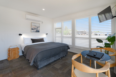 Ocean View Premier Queen with Bath