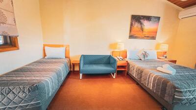 QUEEN + SINGLE (SLEEPS 3) - Standard Rate