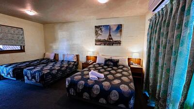 QUEEN + TWO SINGLE (SLEEPS FOUR) - Standard Rate