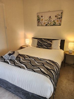 Queen Room / Family Room with Kitchen Standard