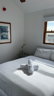 8 - Bronte Loft with Breakfast