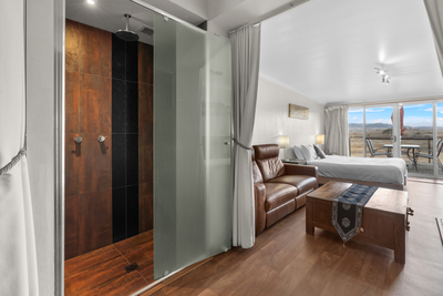 Deluxe Spa Suite-Lake view