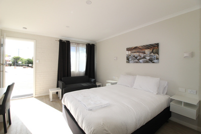 Deluxe Queen Room